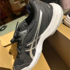 Black womens size 7 ASICS court shoes. Perfect for volleyball brand new in box
